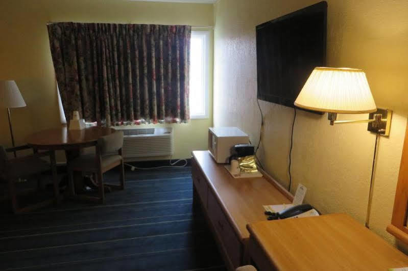 Days Inn By Wyndham Alexandria Mn Eksteriør billede